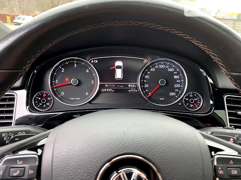 Позашляховик / Кросовер Volkswagen Touareg 2014 в Києві