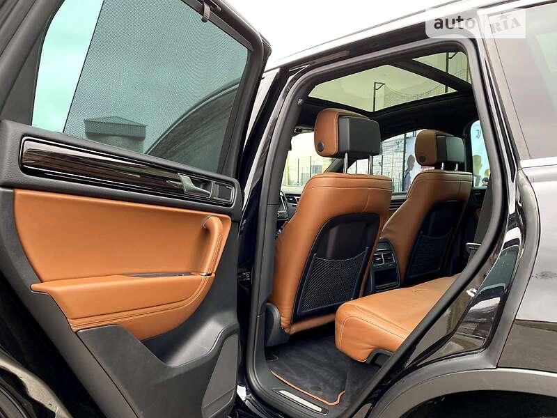 Позашляховик / Кросовер Volkswagen Touareg 2014 в Києві