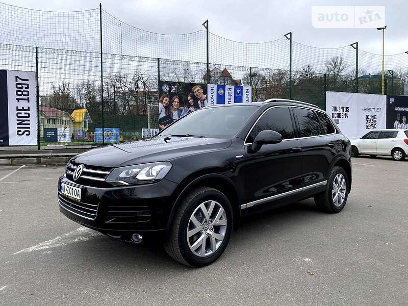 Позашляховик / Кросовер Volkswagen Touareg 2014 в Києві