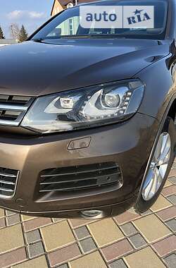 Позашляховик / Кросовер Volkswagen Touareg 2012 в 