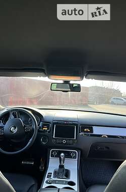 Позашляховик / Кросовер Volkswagen Touareg 2012 в 