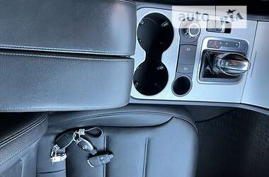 Позашляховик / Кросовер Volkswagen Touareg 2012 в 