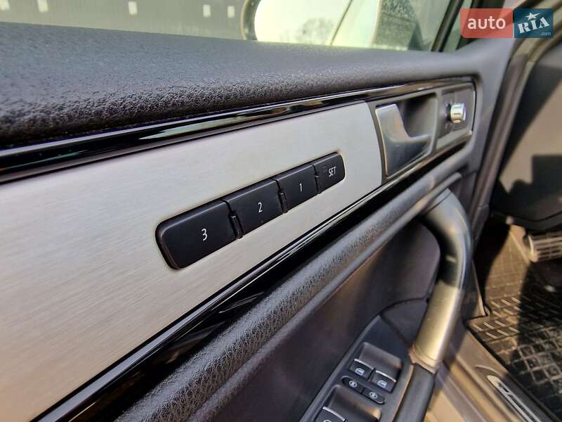 Внедорожник / Кроссовер Volkswagen Touareg 2013 в Киеве фото 16 Внедорожник / Кроссовер Volkswagen Touareg 2013 в Киеве