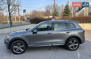 Внедорожник / Кроссовер Volkswagen Touareg 2013 в 