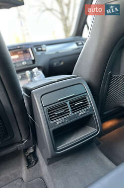 Внедорожник / Кроссовер Volkswagen Touareg 2013 в 