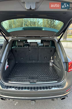 Внедорожник / Кроссовер Volkswagen Touareg 2013 в 