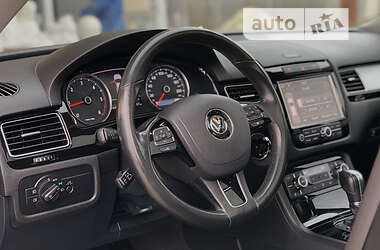 Внедорожник / Кроссовер Volkswagen Touareg 2011 в 
