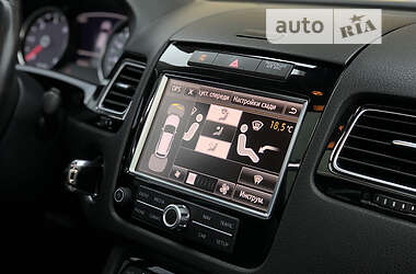 Внедорожник / Кроссовер Volkswagen Touareg 2011 в 
