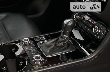 Внедорожник / Кроссовер Volkswagen Touareg 2011 в 
