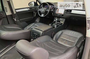 Внедорожник / Кроссовер Volkswagen Touareg 2011 в 