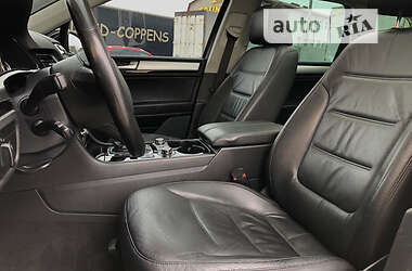 Внедорожник / Кроссовер Volkswagen Touareg 2011 в 