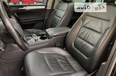 Внедорожник / Кроссовер Volkswagen Touareg 2011 в 