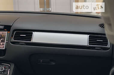 Внедорожник / Кроссовер Volkswagen Touareg 2011 в 