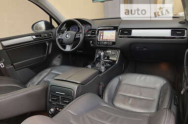 Внедорожник / Кроссовер Volkswagen Touareg 2011 в 
