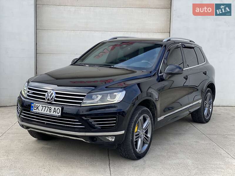 Внедорожник / Кроссовер Volkswagen Touareg 2016 в Сарнах
