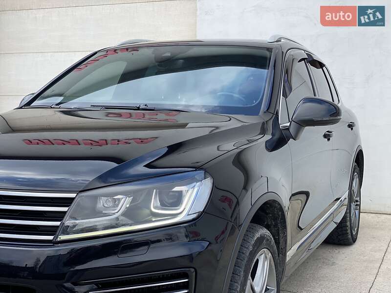 Внедорожник / Кроссовер Volkswagen Touareg 2016 в Сарнах