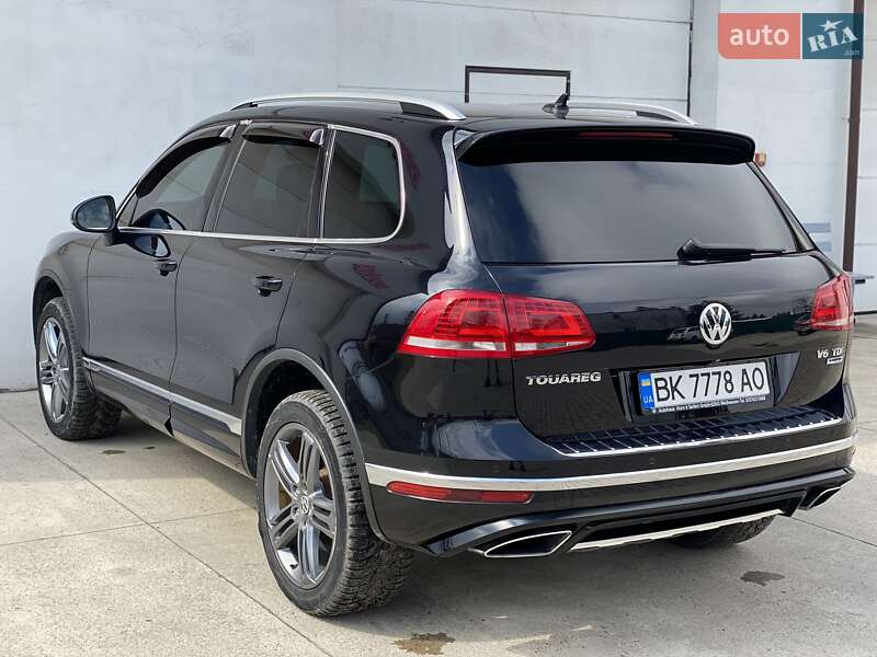 Внедорожник / Кроссовер Volkswagen Touareg 2016 в Сарнах