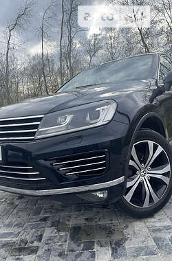 Позашляховик / Кросовер Volkswagen Touareg 2015 в  фото 3 Позашляховик / Кросовер Volkswagen Touareg 2015 в