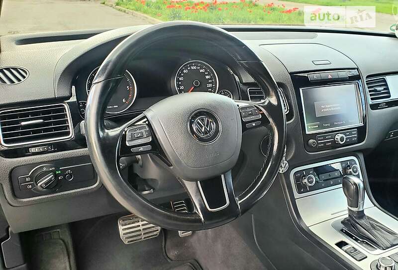 Внедорожник / Кроссовер Volkswagen Touareg 2010 в Запорожье