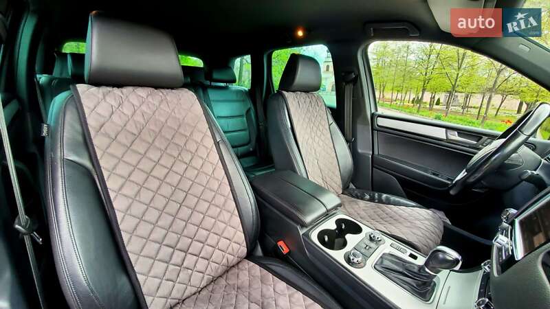 Внедорожник / Кроссовер Volkswagen Touareg 2010 в Запорожье