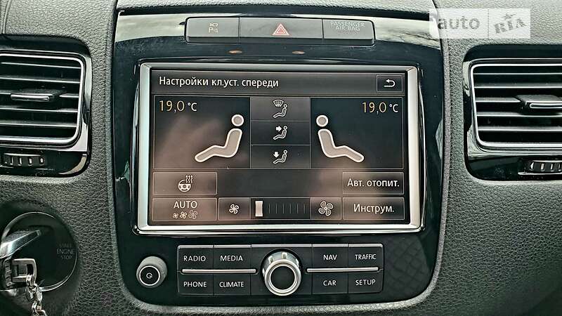 Внедорожник / Кроссовер Volkswagen Touareg 2010 в Запорожье