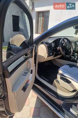 Внедорожник / Кроссовер Volkswagen Touareg 2011 в 