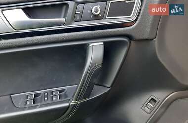 Позашляховик / Кросовер Volkswagen Touareg 2016 в 