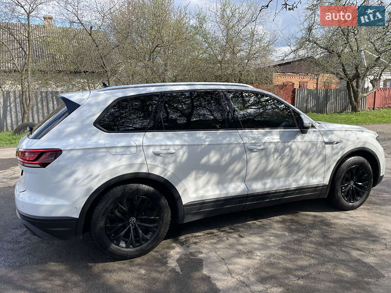 Внедорожник / Кроссовер Volkswagen Touareg 2020 в Харькове