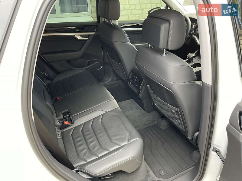 Внедорожник / Кроссовер Volkswagen Touareg 2020 в Харькове