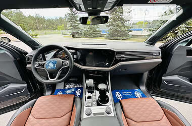 Позашляховик / Кросовер Volkswagen Touareg 2023 в 