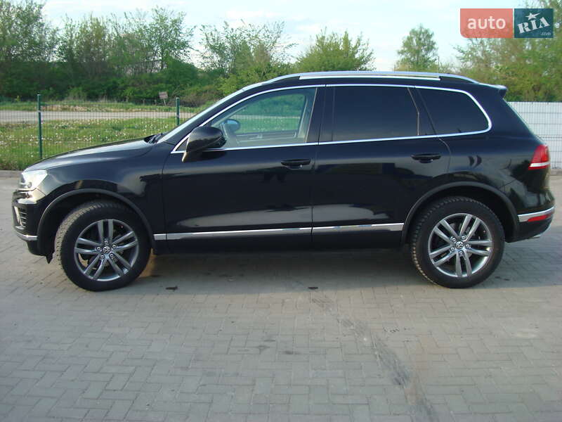 Внедорожник / Кроссовер Volkswagen Touareg 2015 в Шепетовке