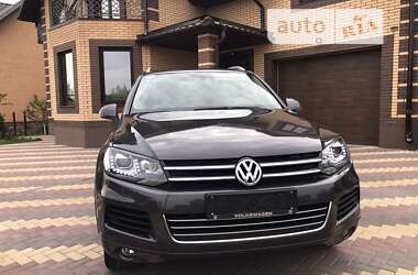 Внедорожник / Кроссовер Volkswagen Touareg 2013 в Киеве