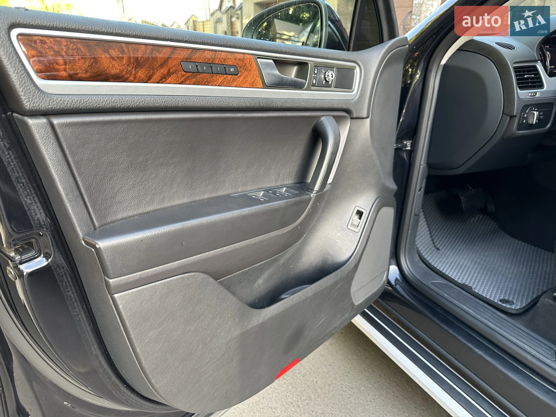 2014 Volkswagen Touareg - мініатюра 16