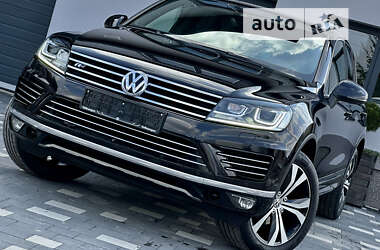 Позашляховик / Кросовер Volkswagen Touareg 2016 в 