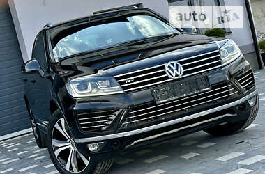 Позашляховик / Кросовер Volkswagen Touareg 2016 в 
