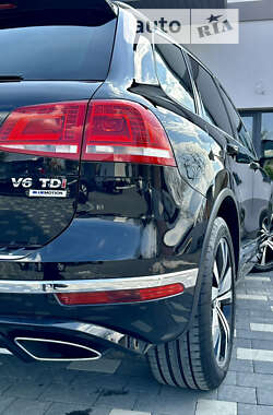 Позашляховик / Кросовер Volkswagen Touareg 2016 в 