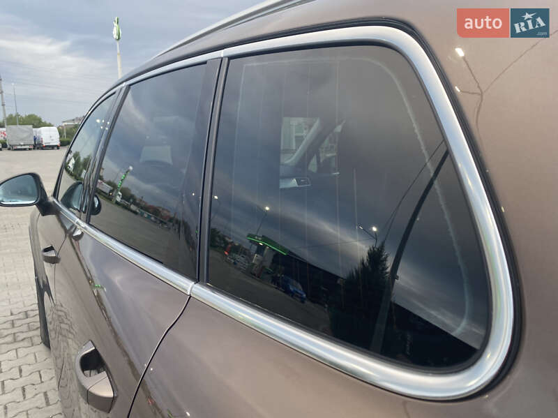 Позашляховик / Кросовер Volkswagen Touareg 2013 в Мукачевому