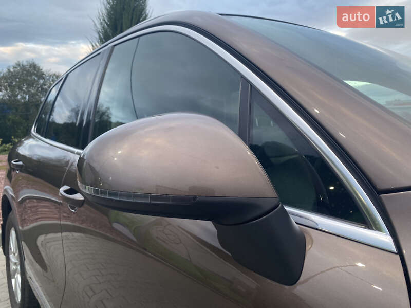 Позашляховик / Кросовер Volkswagen Touareg 2013 в Мукачевому