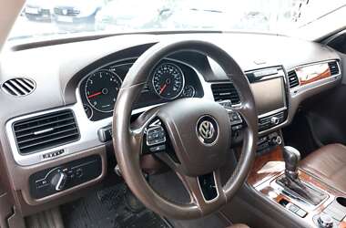 Позашляховик / Кросовер Volkswagen Touareg 2013 в Сумах