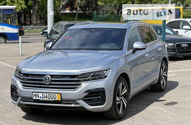 Позашляховик / Кросовер Volkswagen Touareg 2019 в Рівному