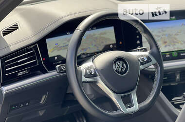 Позашляховик / Кросовер Volkswagen Touareg 2019 в Рівному