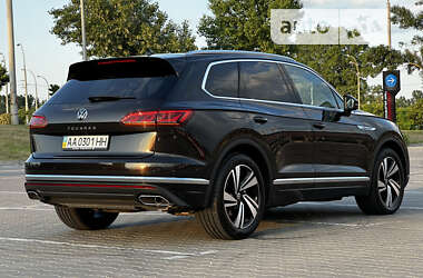 Внедорожник / Кроссовер Volkswagen Touareg 2020 в 
