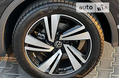 Внедорожник / Кроссовер Volkswagen Touareg 2020 в 