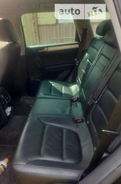 Позашляховик / Кросовер Volkswagen Touareg 2012 в 