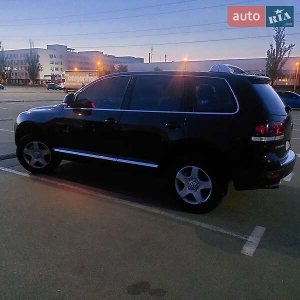 Позашляховик / Кросовер Volkswagen Touareg 2008 в Києві