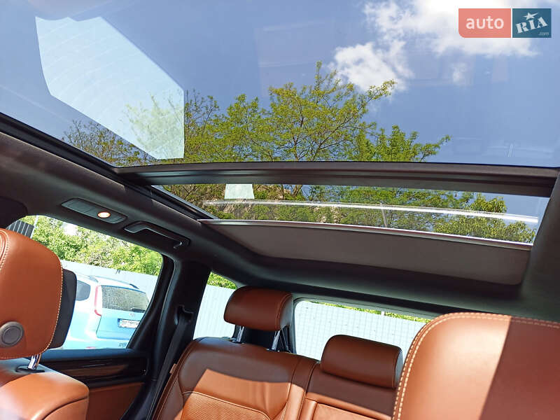Позашляховик / Кросовер Volkswagen Touareg 2014 в Рівному