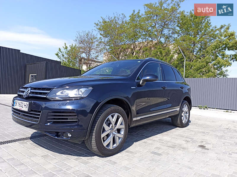 Позашляховик / Кросовер Volkswagen Touareg 2014 в Рівному