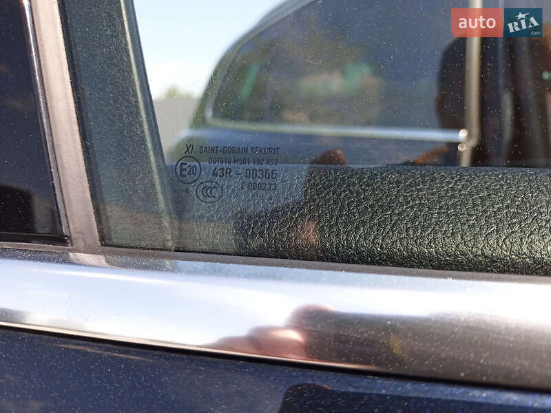 Позашляховик / Кросовер Volkswagen Touareg 2014 в Рівному