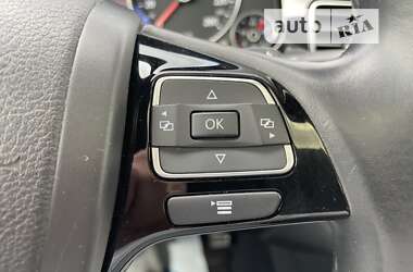 Позашляховик / Кросовер Volkswagen Touareg 2012 в 