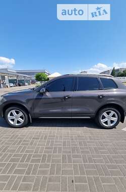 Позашляховик / Кросовер Volkswagen Touareg 2011 в Черкасах